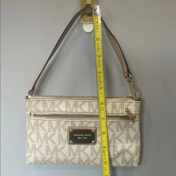 Michael Kors Cream and Tan Shoulder Bag - Picture 7 of 7
